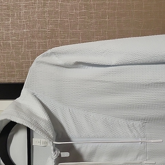 Lululemon Pack Light Pullover *Packable - Picture 7 of 14